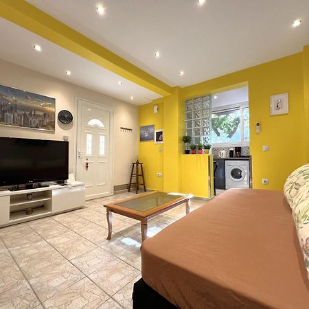 Apartamento Historic Center Getaway 10'Walk To Acropolis Hill Atenas Exterior foto