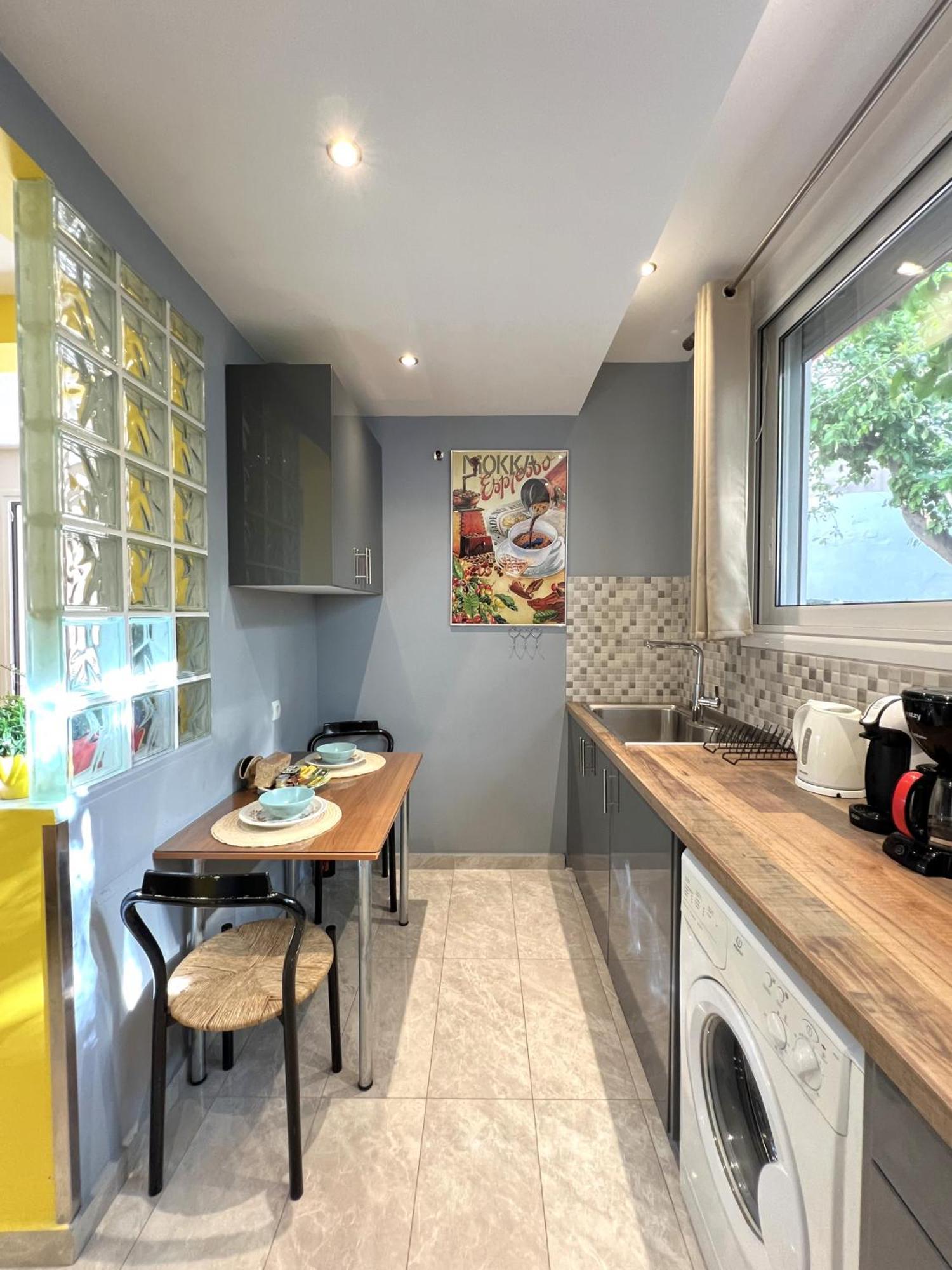 Apartamento Historic Center Getaway 10'Walk To Acropolis Hill Atenas Exterior foto