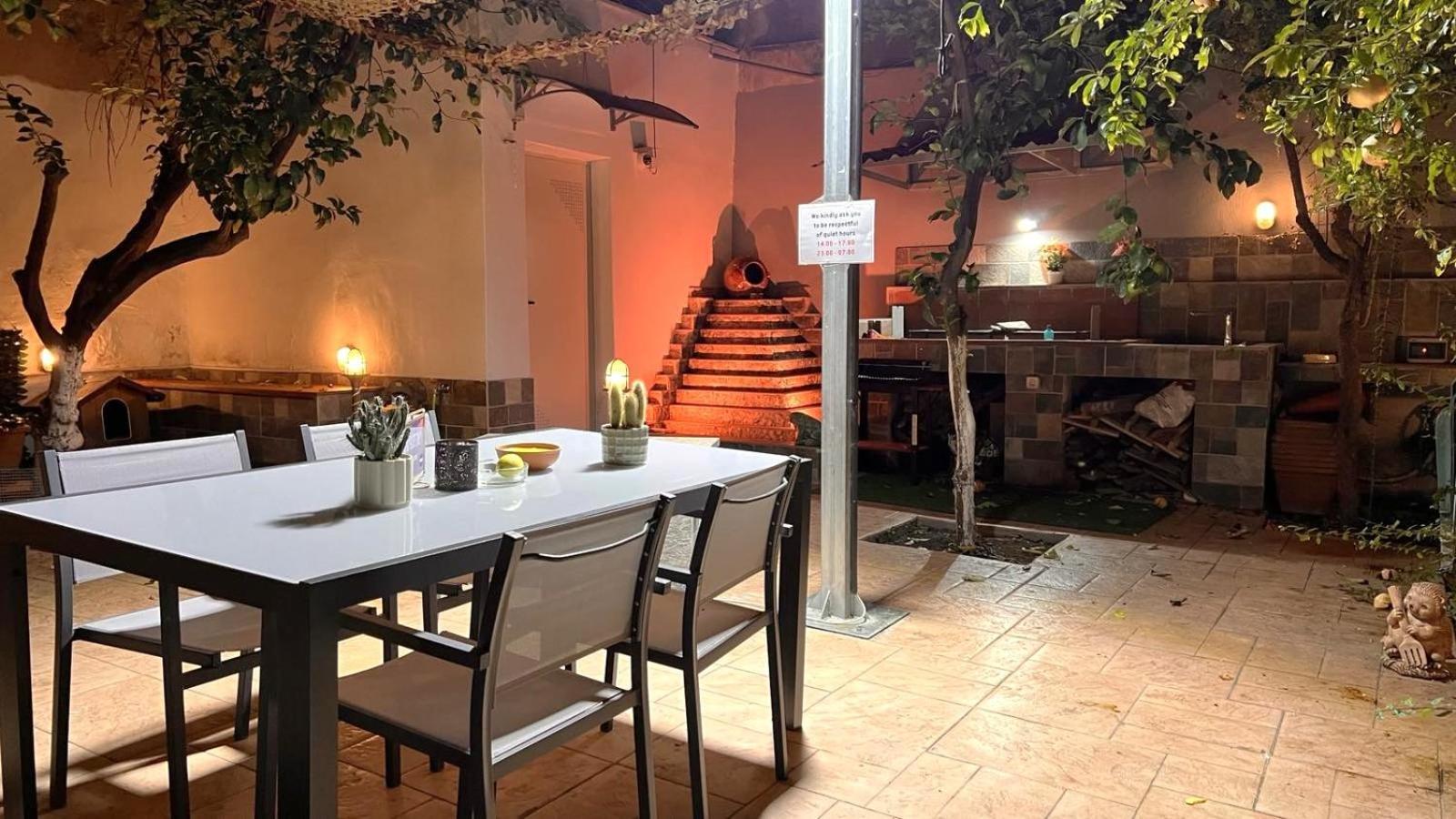 Apartamento Historic Center Getaway 10'Walk To Acropolis Hill Atenas Exterior foto