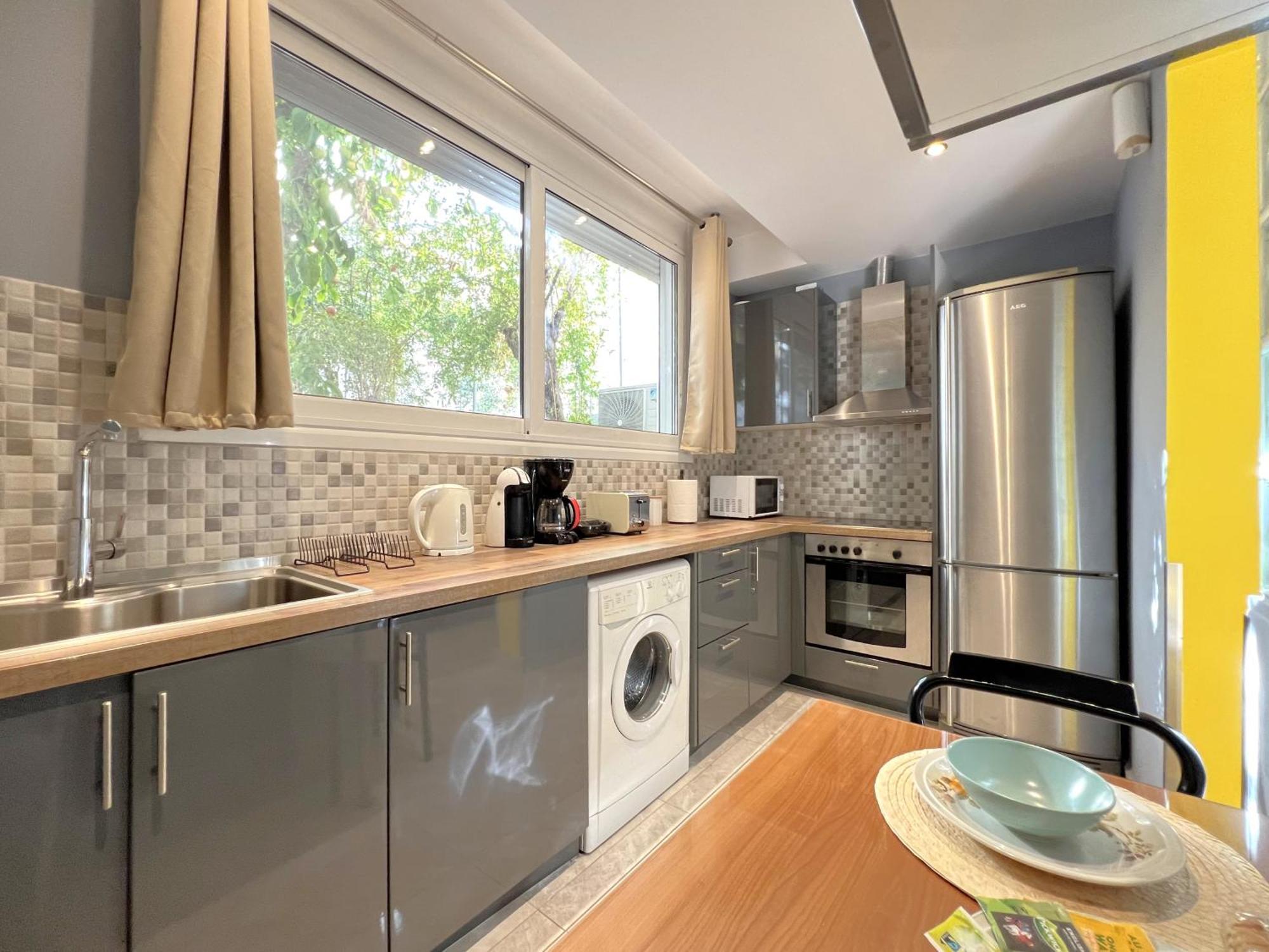 Apartamento Historic Center Getaway 10'Walk To Acropolis Hill Atenas Exterior foto