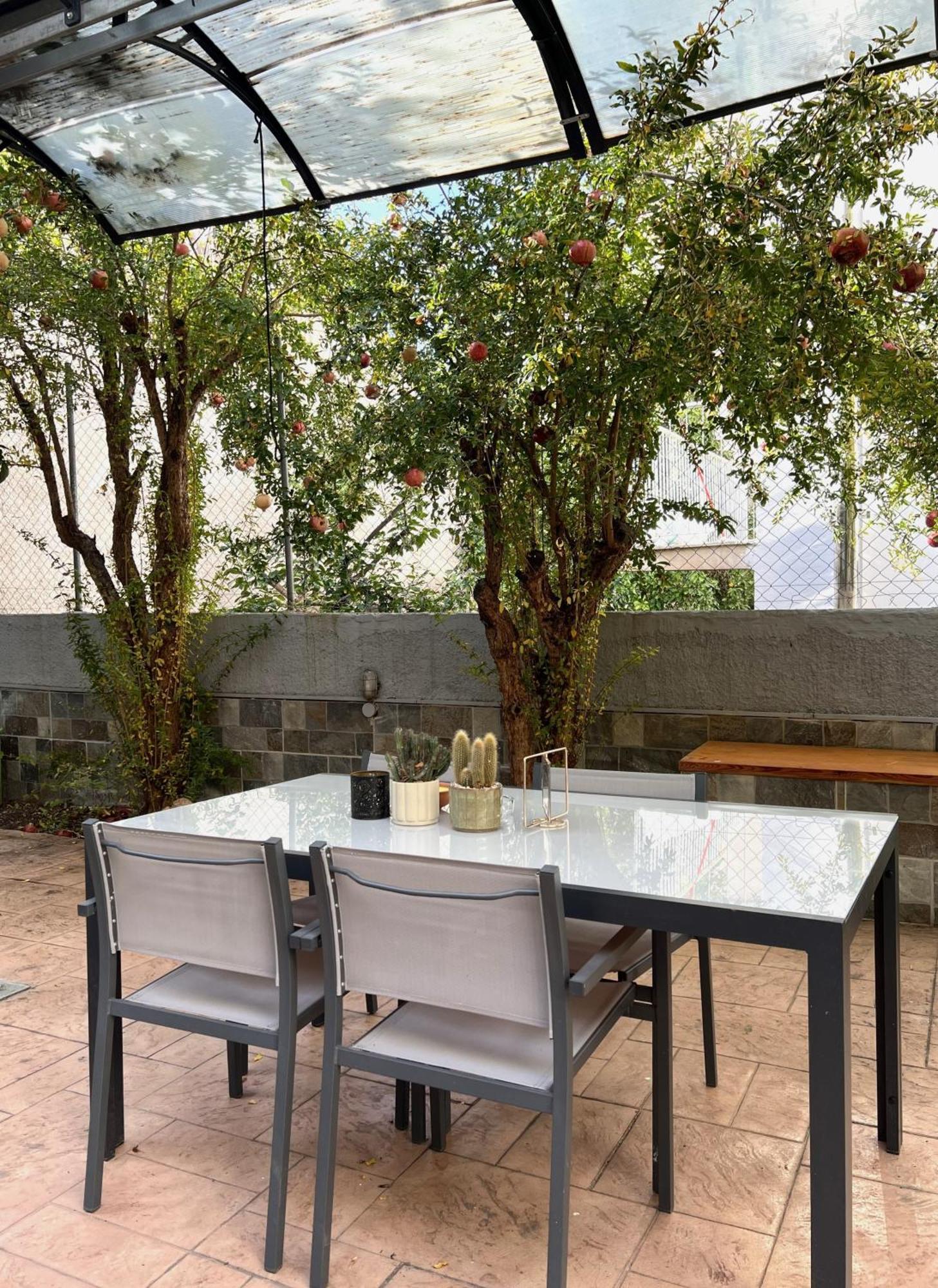 Apartamento Historic Center Getaway 10'Walk To Acropolis Hill Atenas Exterior foto